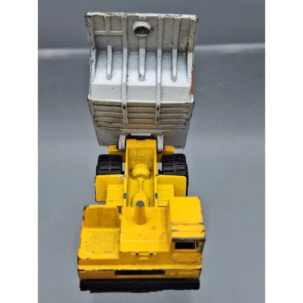 Vintage~1989 Matchbox Int'l LTD~Dump Truck~Yellow with Grey Bed ~1:140